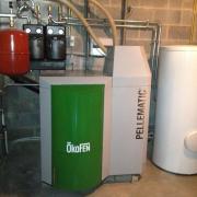 chaudière Okofen avec silo de 5 tonnes avec boiler pour la production d'eau chaude sanitaire, 2 circuits de chauffage